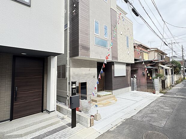 【外観】堂々たる趣ながら、主張し過ぎずどこか余裕を感じさせるシャープなフォルム