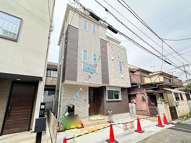 【外観】家族の温かさと陽光の暖かさ、楽しい毎日と明るい未来を予感させる「空間が織り成すひとつ先の住み心地」を演出します。