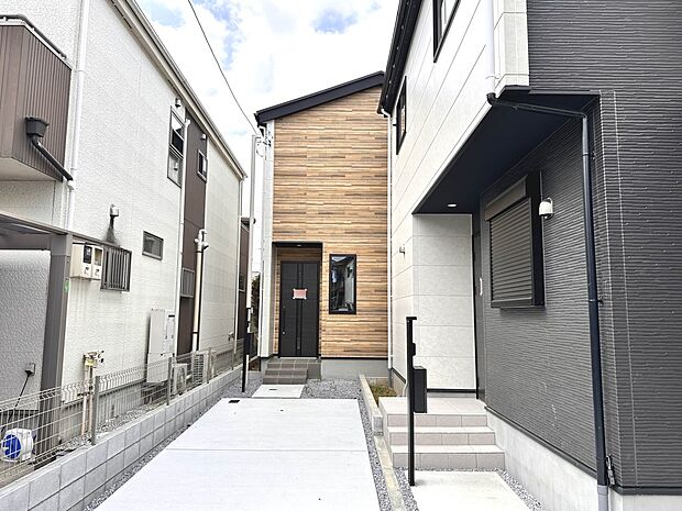 【外観】こちらの物件が少しでも気になるようでしたら、お気軽にお問合せください。人生でいちばん大きなお買い物ですので、ゆっくりご見学ください。ネット上の画像と実際の見学では、リアル感がまるで違…