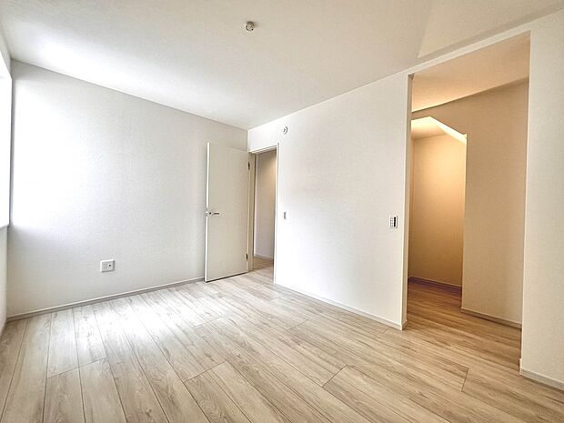 【洋室10.1帖帖】充実した生活は伸びやかな居室空間から始まります。快適に・伸びやかに。心の潤いを求める方々へ。