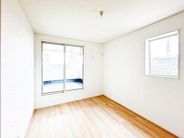 【寝室6.5帖】シンプルな内装はおしゃれのポイントです。シンプルは華美より飽きがこないからです。色や模様でおしゃれ感をだす。それがシンプルイズビューティーです。