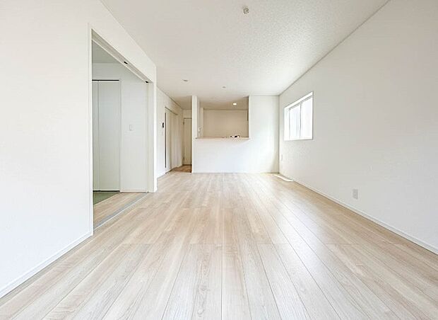 2号棟【LDK17帖】インテリアショップで見掛けた「あの家具」も置ける、ゆったりとした空間。時に広さが上質な寛ぎの時間になる事も。