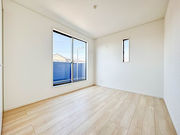 4号棟【洋室5.7帖】充実した生活は伸びやかな居室空間から始まります。快適に・伸びやかに。心の潤いを求める方々へ。