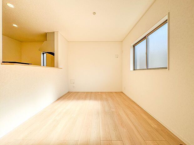 4号棟【LDK19.5帖】忙しい朝でも家族揃って食事をしたいゆとりあるダイニングスペース。