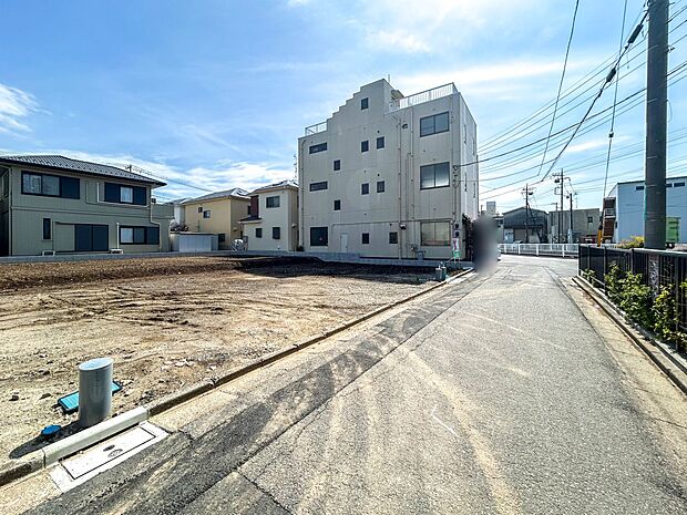 【前面道路】前面道路は幅員4mの公道です。車の通行が少ないので、静かな住環境を維持することができます。