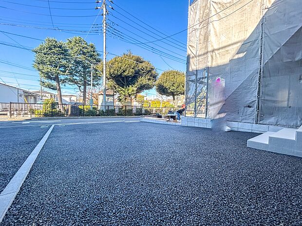 【駐車場】毎日の生活にマイカーが必須という方は、購入を検討する際、駐車場があることは大事な条件です。毎日の通勤や家族の送迎、買い物やお出かけなどクルマのある暮らしを満喫したい方は要チェック。…