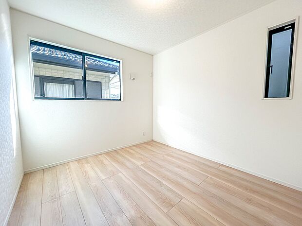 4号棟【洋室4.8帖】充実した生活は伸びやかな居室空間から始まります。快適に・伸びやかに。心の潤いを求める方々へ。