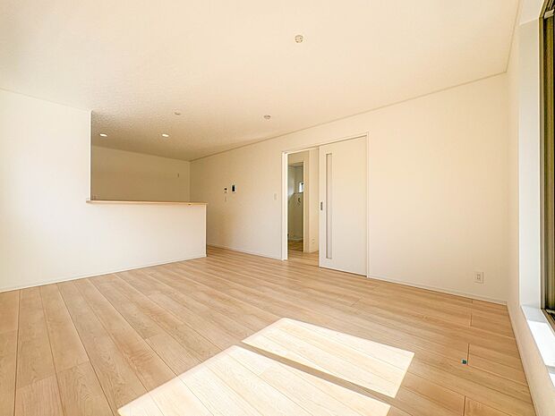 【LDK15帖】明るく開放的な空間が広がるLDK。