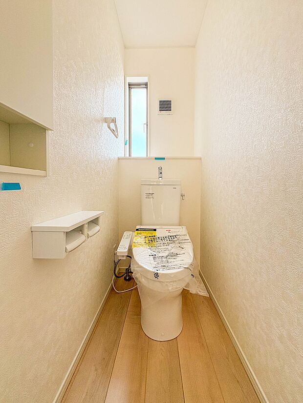 【トイレ】トイレ・ウォシュレット付。快適で衛生的な洗浄機能付温水シャワートイレです。