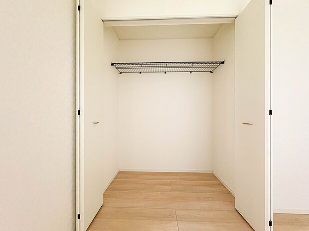 【収納】各部屋を最大限に広く使って頂ける様、全居住スペースに収納付。プライベートルームはゆったりと快適に。