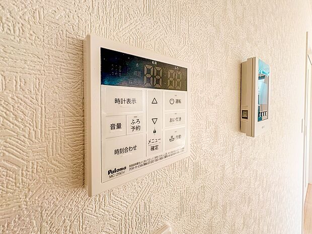 【オートバス】パネルからワンタッチで自動的にお湯張りができる設備。