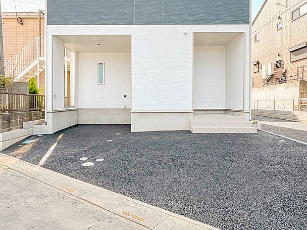 【駐車場】カースペース2台可。車が1台なら、来客用の駐車場や、駐輪スペースとしてご活用ください。