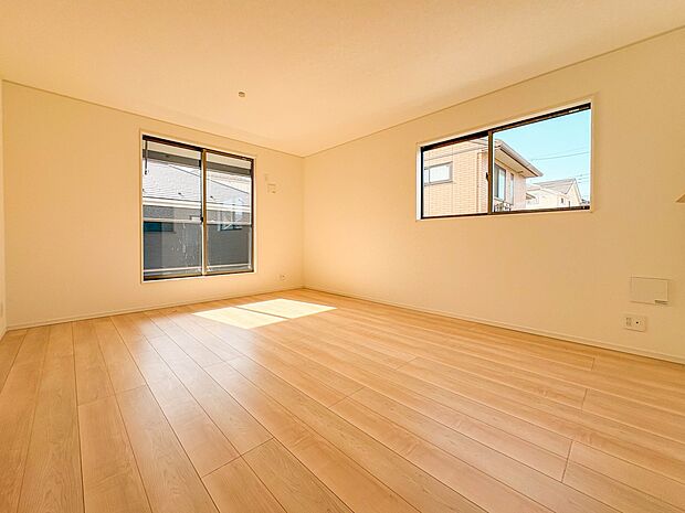 【LDK15帖】忙しい朝でも家族揃って食事をしたいゆとりあるダイニングスペース。