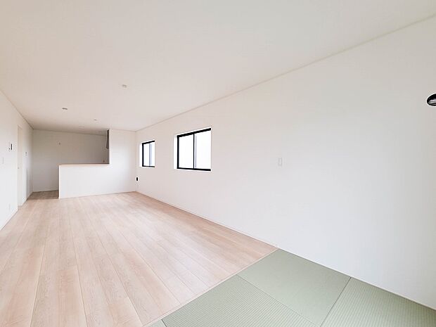 3号棟【ダイニング】ダイニングテーブルを置いても十分な広さが確保されています。