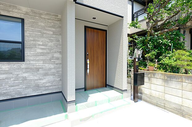 【玄関】電子キー採用・荷物を持っての開施錠もラクラク