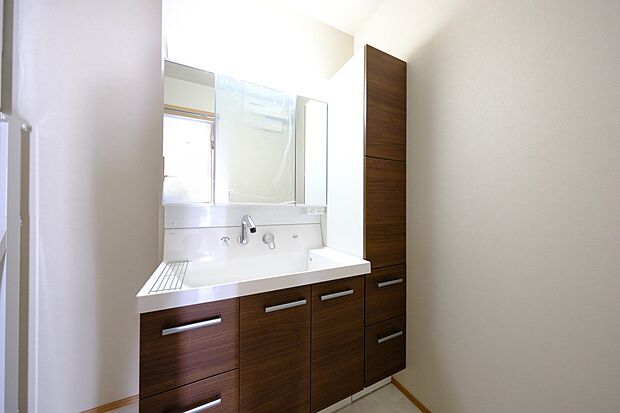 【収納付き洗面台】ワイドサイズ・タップリの収納を備えたシャンプードレッサー