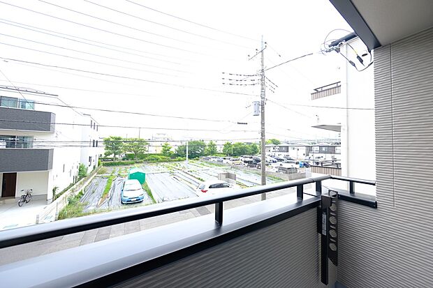 【眺望】遊歩道の桜並木を望む眺望