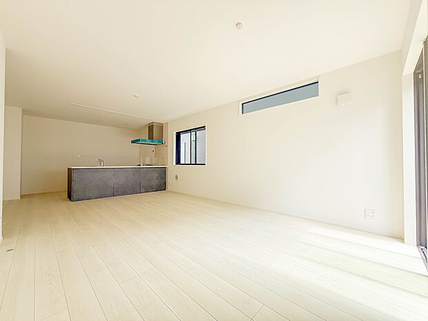 1号棟【LDK20帖】インテリアショップで見掛けた「あの家具」も置ける、ゆったりとした空間。時に広さが上質な寛ぎの時間になる事も。