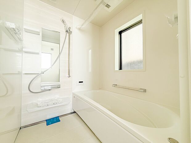 1号棟【浴室】 きっとあなたのバスタイムも単なる習慣から特別な時間に変わるはず。一日の汚れとともに疲れを洗い流し、眠りに就く前の大事なリラックスタイムを演出