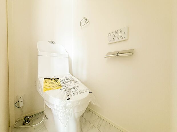 1号棟【トイレ】いつも清潔なスペースであってほしいのが毎日使うトイレです。掃除がしやすいのはもちろん、落ち着けるスペースとして機能することも大切です。