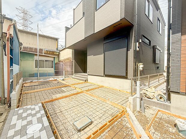 1号棟【駐車場】日々の暮らしにマイカーが必要。そんな方は物件の購入条件に駐車場は必須です。通勤に、家族のお迎えに、お買物に、おでかけに、クルマライフを楽しみたい方に。