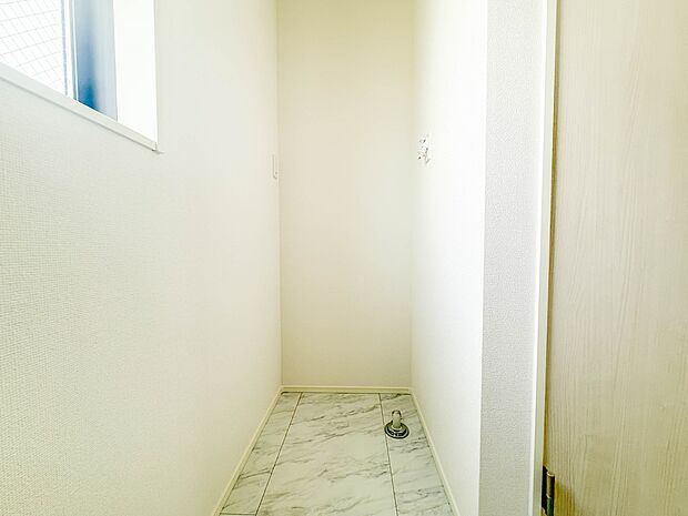 1号棟【ランドリースペース】ランドリースペースは広さもたっぷり。