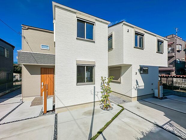 【外観-B号棟-】居住者の帰りを温かく迎える、そんな表情を伺える外観faceです。