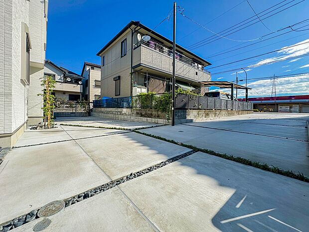 【現地外観-協定通路部分-】前面道路へ出る際に通る通路です。お子様にも安心いただける環境です。