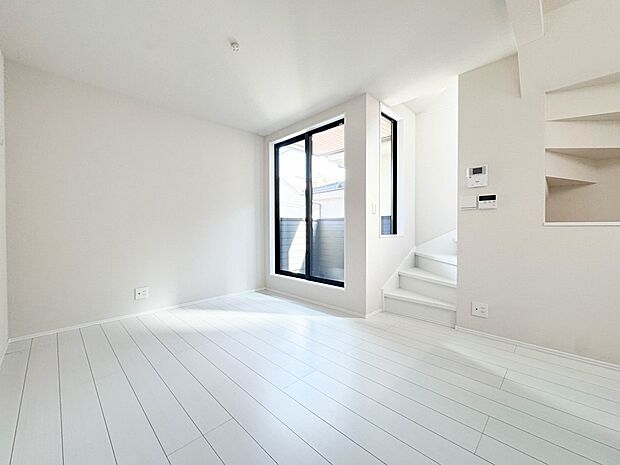 B号棟【LDＫ10.5帖】うららかな陽射しがどのお部屋にも降り注ぎますように、快適さを追求した間取設計。得難い立地環境での生活を恵みの豊かな永住の地へと変えてくれます。