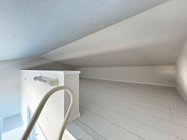 B号棟【ロフト】こちらの物件が少しでも気になるようでしたら、お気軽にお問合せください。人生でいちばん大きなお買い物ですので、ゆっくりご見学ください。ネット上の画像と実際の見学では、リアル感が…