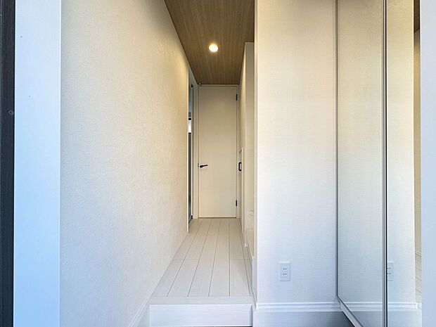 A号棟【玄関】玄関はおうちの顔と言われます。玄関アプローチは、外観デザインの印象を左右します。ご家族の個性を出しながら、素敵な玄関でお客様をお迎えしてください。