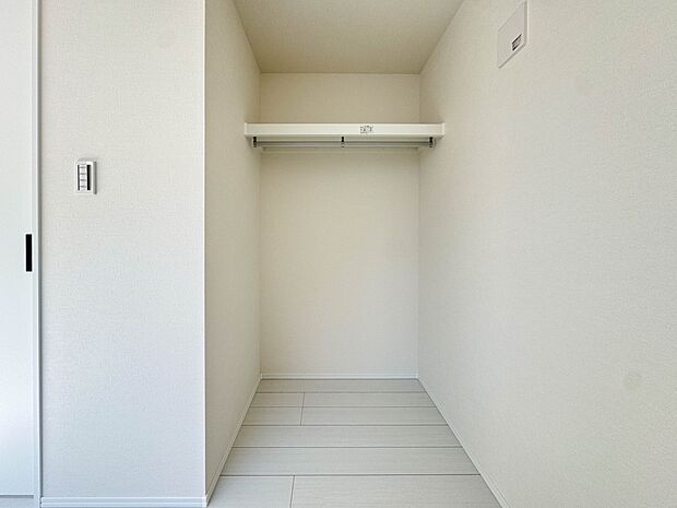A号棟【収納】各部屋を最大限に広く使って頂ける様、全居住スペースに収納付。プライベートルームはゆったりと快適に。