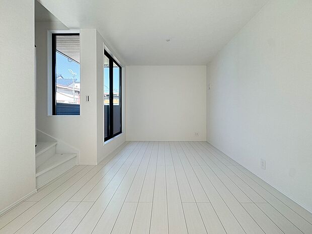 A号棟【LDK10.5帖】インテリアショップで見掛けた「あの家具」も置ける、ゆったりとした空間。時に広さが上質な寛ぎの時間になる事も。