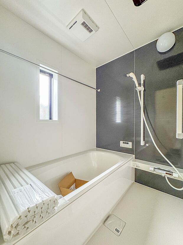 1号棟【浴室】一日の疲れを癒してくれるお風呂空間。使いやすさと上質な質感を両立して、単なる習慣から特別な時間に変わるはず。