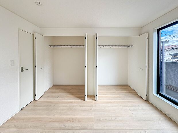 1号棟【収納 寝室7帖】各部屋を最大限に広く使って頂ける様、全居住スペースに収納付。プライベートルームはゆったりと快適に。