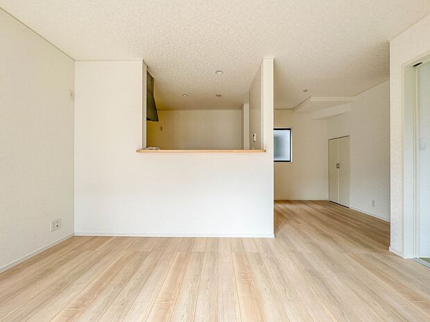 1号棟【LDK15.1帖】忙しい朝でも家族揃って食事をしたいゆとりあるダイニングスペース。