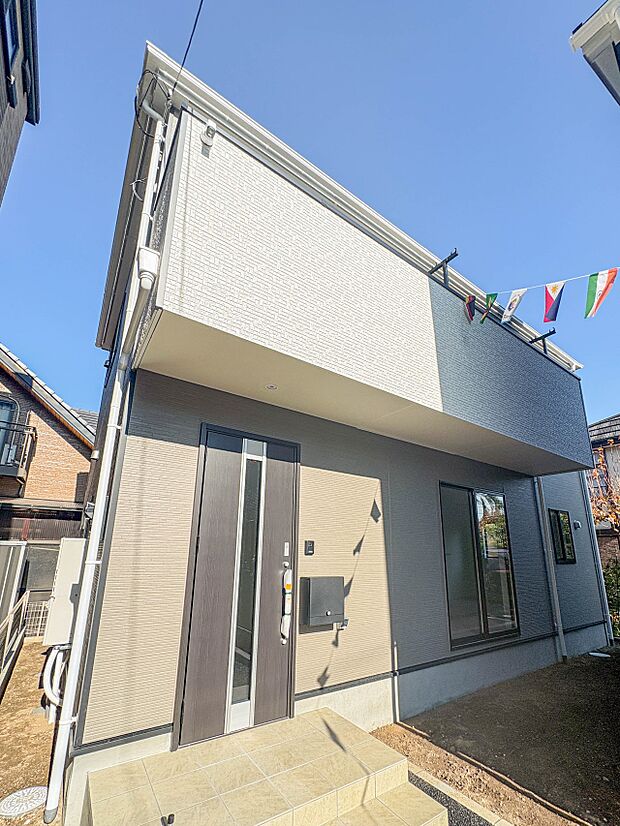 2号棟【玄関】玄関はおうちの顔と言われます。玄関アプローチは、外観デザインの印象を左右します。