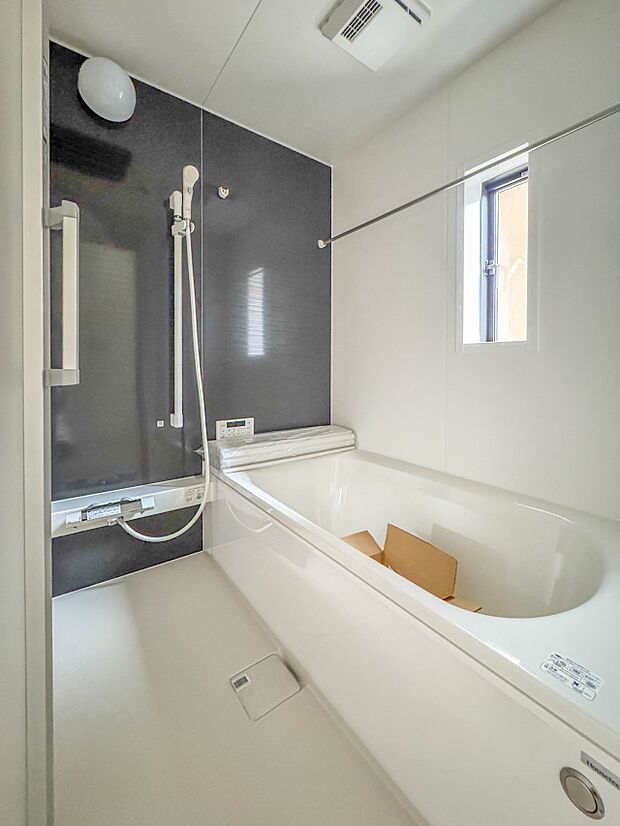 2号棟【浴室】一日の疲れを癒してくれるお風呂空間。使いやすさと上質な質感を両立して、単なる習慣から特別な時間に変わるはず。