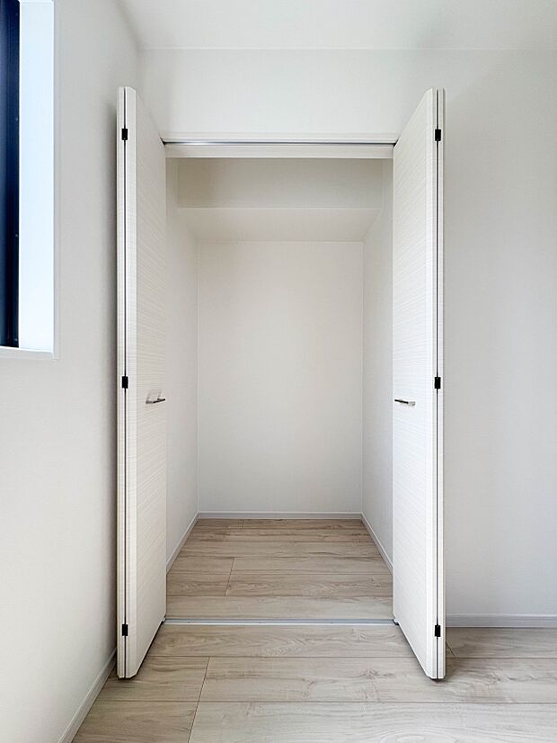 【収納】各部屋を最大限に広く使って頂ける様、全居住スペースに収納付。プライベートルームはゆったりと快適に。