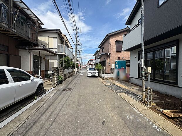 【前面道路4.9m】車の通行が少ないので、静かな住環境を維持することができます。