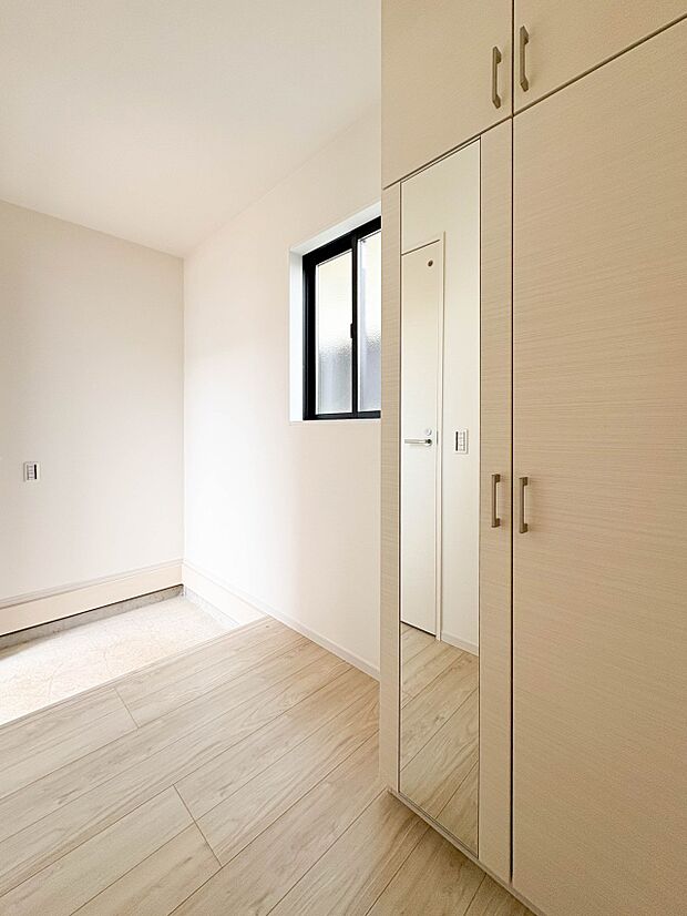 【玄関】充実した生活は伸びやかな居室空間から始まります。快適に・伸びやかに。心の潤いを求める方々へ。