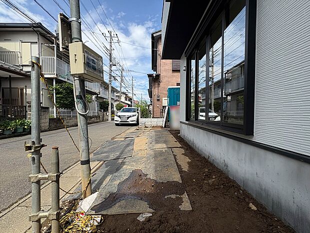 【庭】お庭があることで開放感が違います。建物の内部に光や風などを採り入れやすくなり住居環境がより良好になります。また多目的にご利用できます。