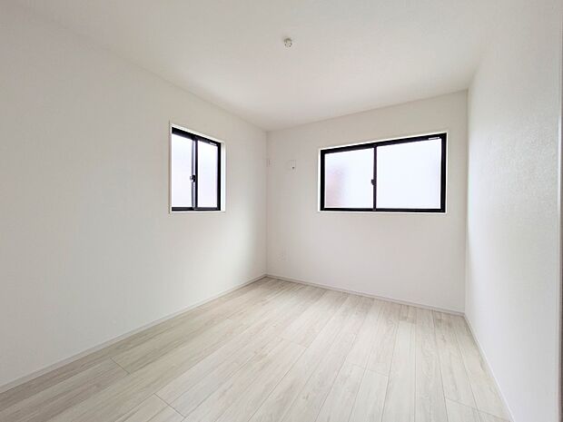 通風・採光に優れ、心地よい光と風が溢れています。 贅沢で豊かな居住性と、プライドを満たすクオリティが見事に調和した住空間。