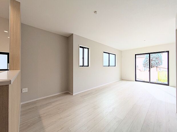 【ダイニング】家族の様子が見えやすいダイニングスペース