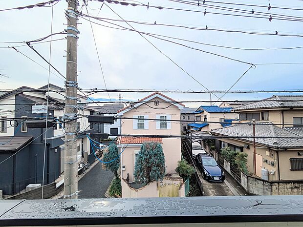 【眺望】朝の澄んだ空気や、夕方に吹く清々しい風を五感で感じられるバルコニー。