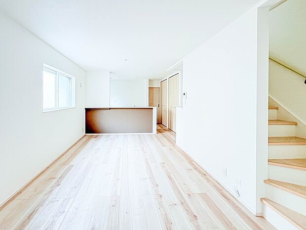 3号棟【LDK16.1帖】うららかな陽射しがどのお部屋にも降り注ぎますように、快適さを追求した間取設計。得難い立地環境での生活を恵みの豊かな永住の地へと変えてくれます。