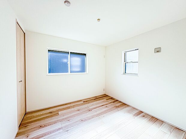 3号棟【Room-洋室6.1帖】 シンプルにデザインされた室内。家具やレイアウトでお好みの空間に。