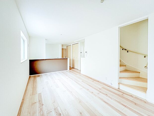 3号棟【Dining】ダイニングテーブルを置いても十分な広さが確保されています。