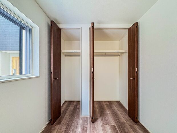 【収納】各部屋を最大限に広く使って頂ける様、全居住スペースに収納付。プライベートルームはゆったりと快適に。