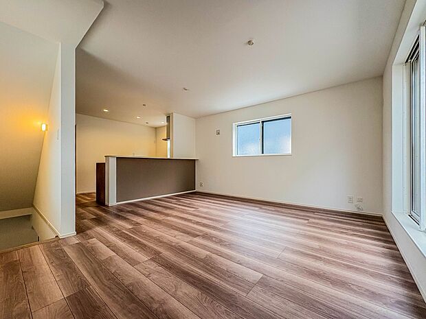 【LDK16.7帖】 整然とした空間演出、快適な理想の暮らしの実現は家のみの拘りではなく、そこで暮らす方々にとって素敵な環境であることも挙げられると思います。四季折々の変化が奏でる鼓動を楽…